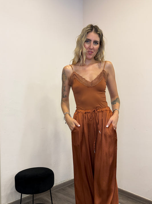 Canotta con pizzo ruggine