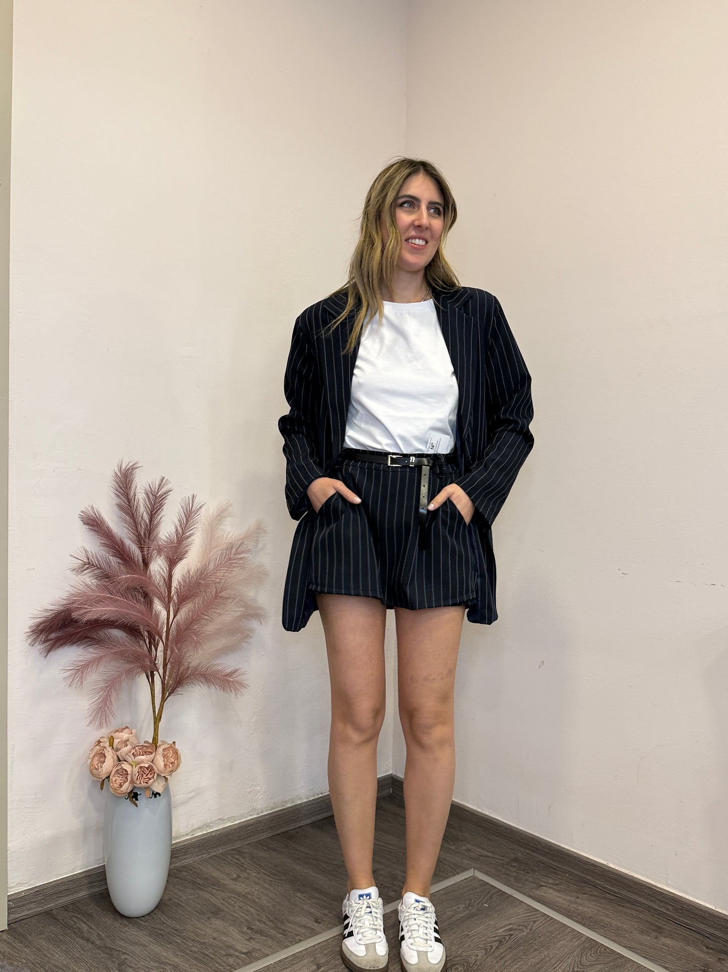 Completo gessato con shorts