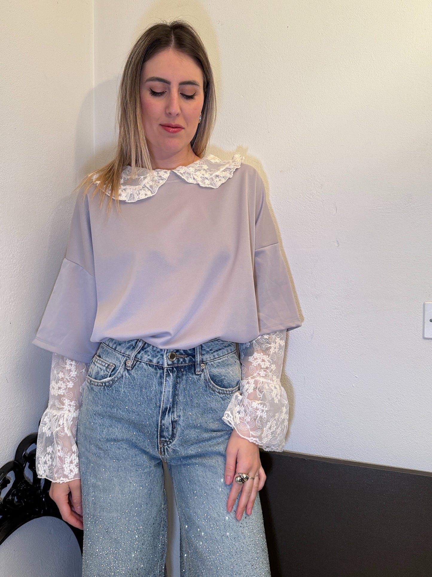 Maglia con colletto pizzo