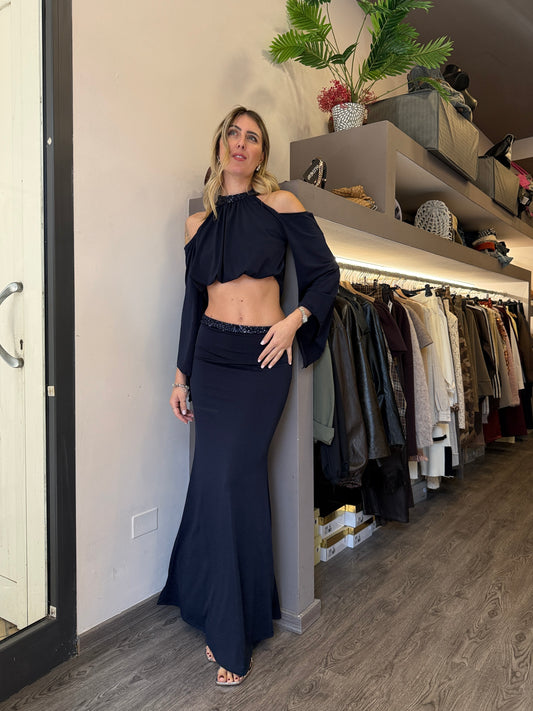 Completo blu notte con schiena nuda
