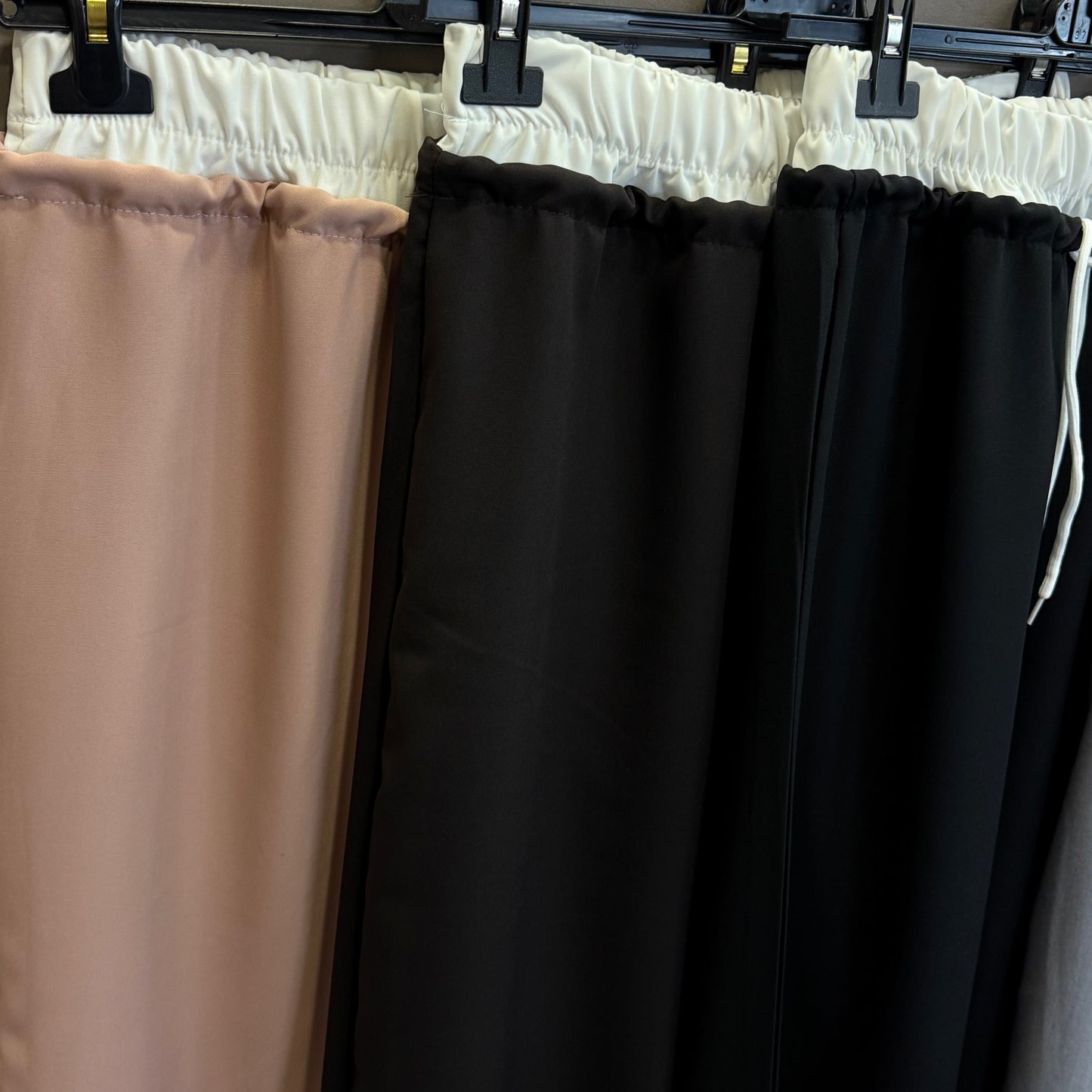 Pantaloni bicolor con coulisse