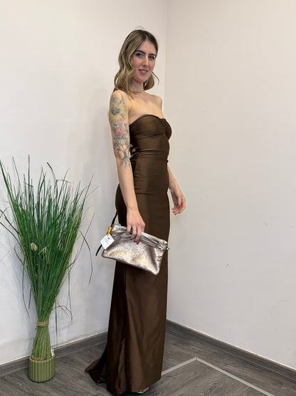 Abito con schiena nuda cioccolato