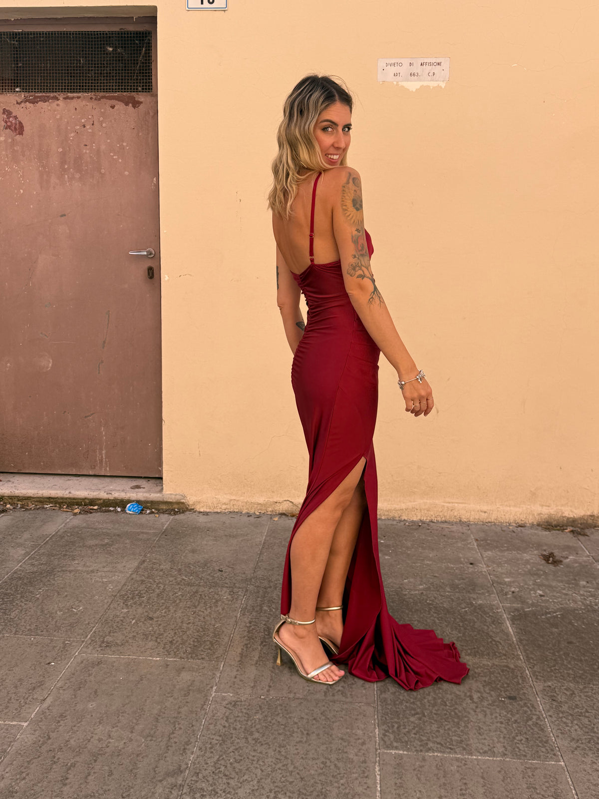 Abito rouge coda