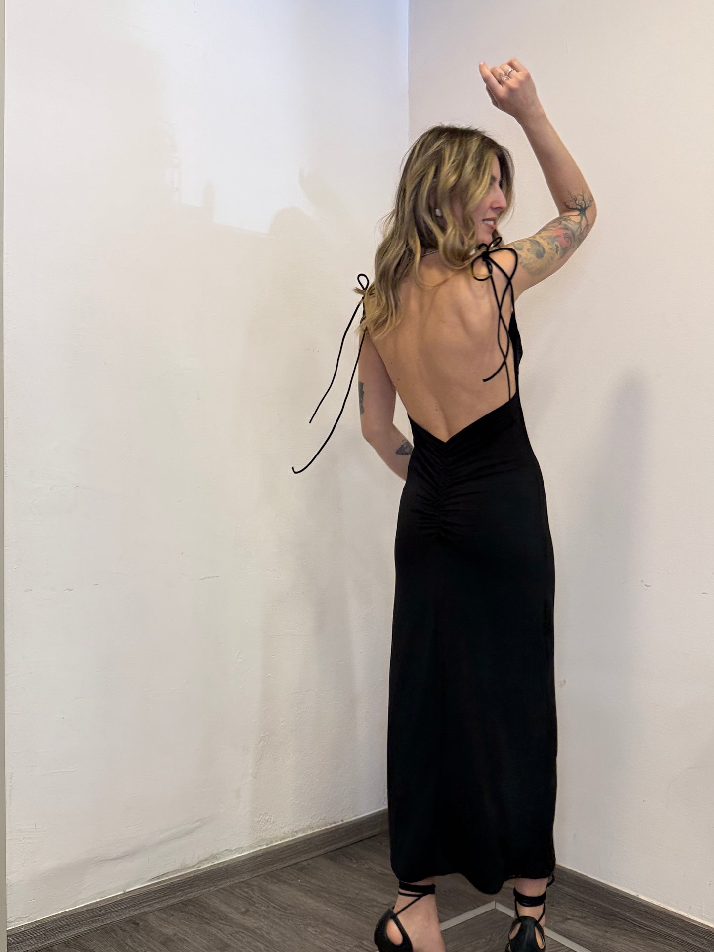 Abito scollato schiena nuda