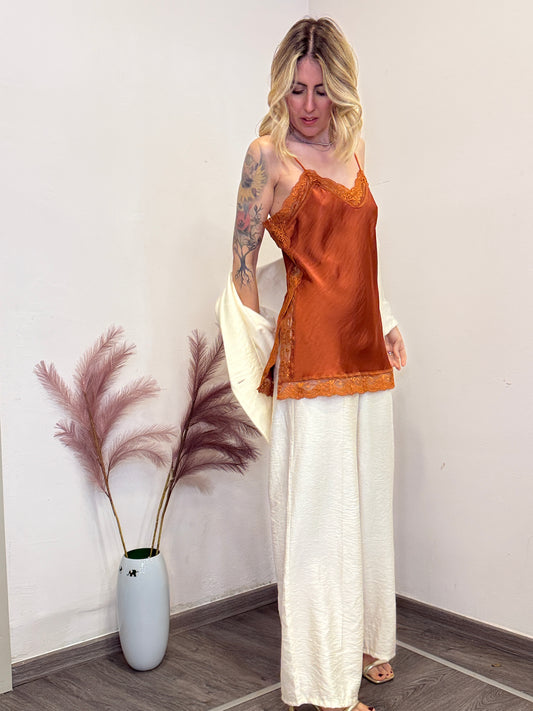 Top satin con pizzo