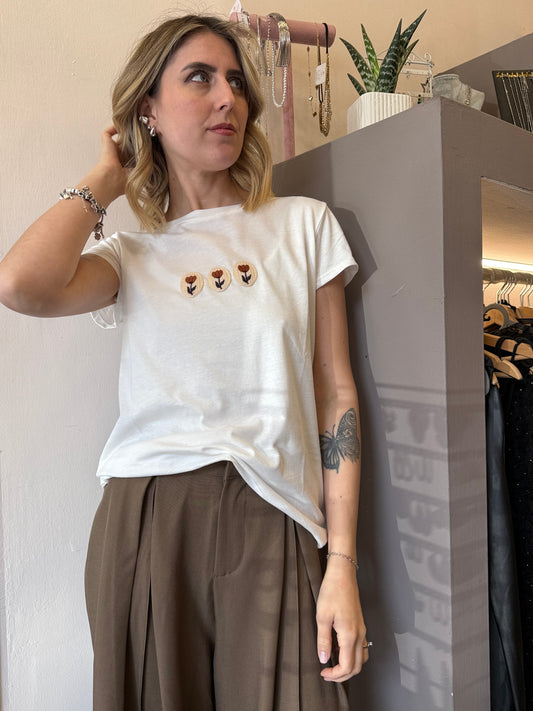 T-shirt ricamo tulipani