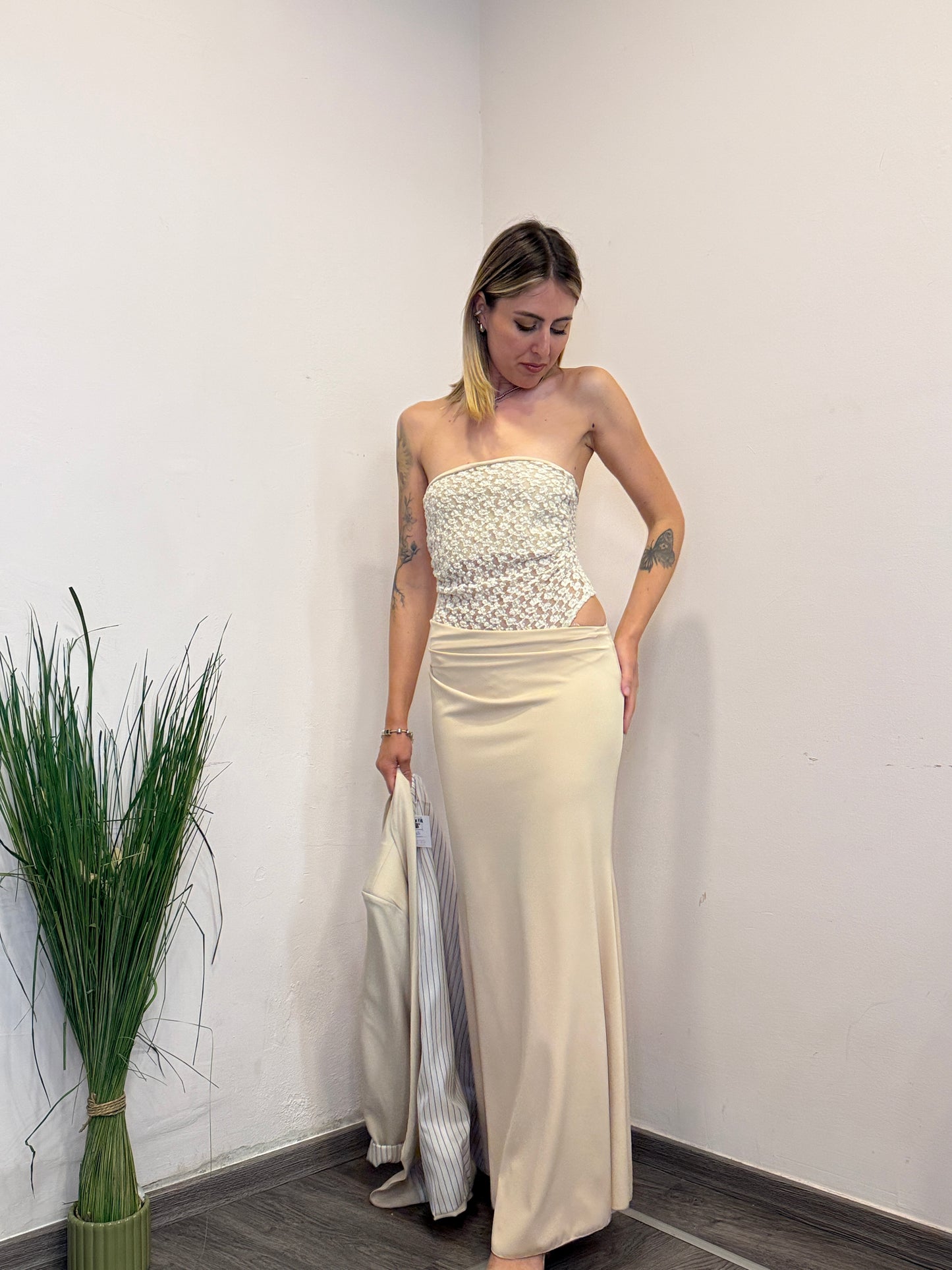 Abito con body pizzo