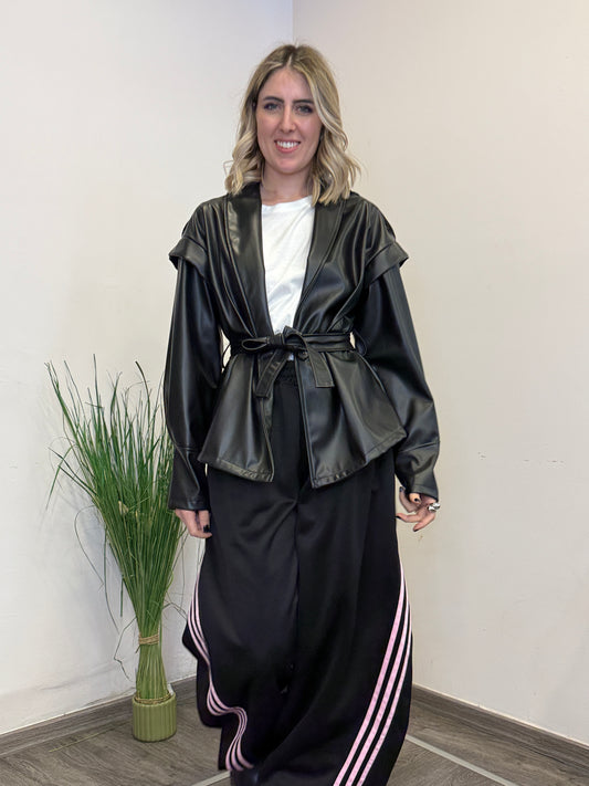 Giacca ecopelle con cintura nera