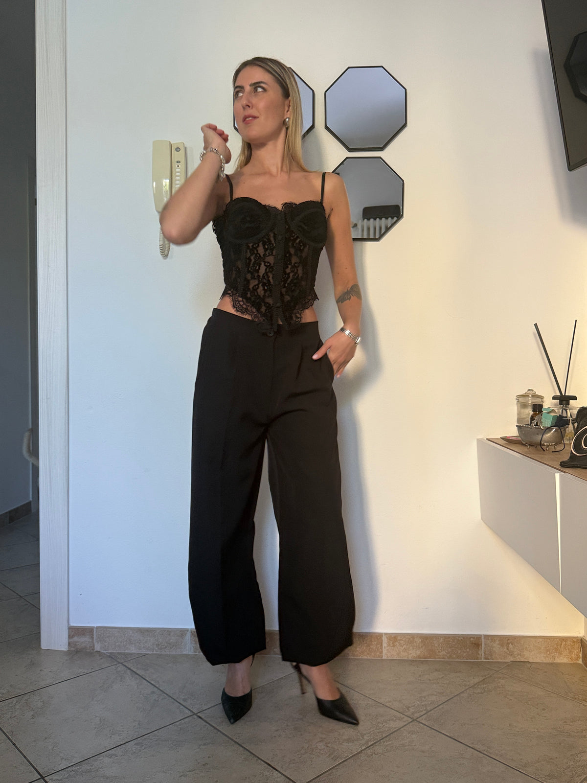 Completo black con pantaloni palazzo