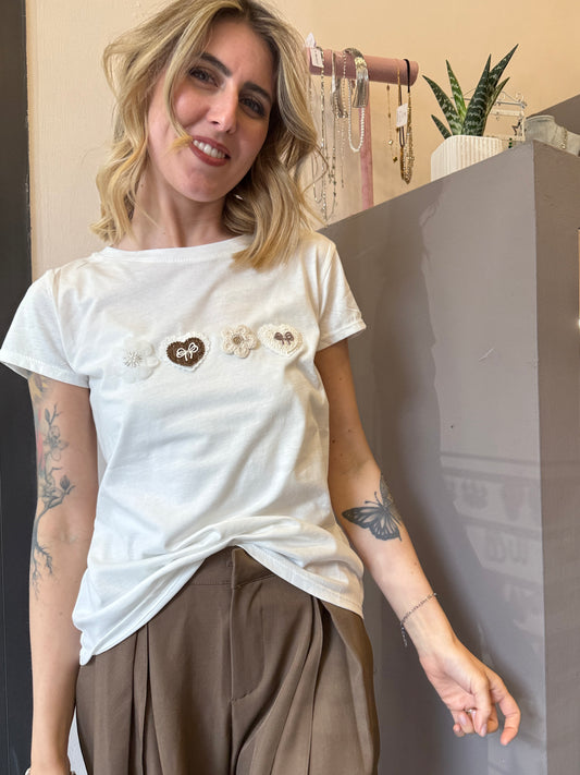 T-shirt ricamo cuori