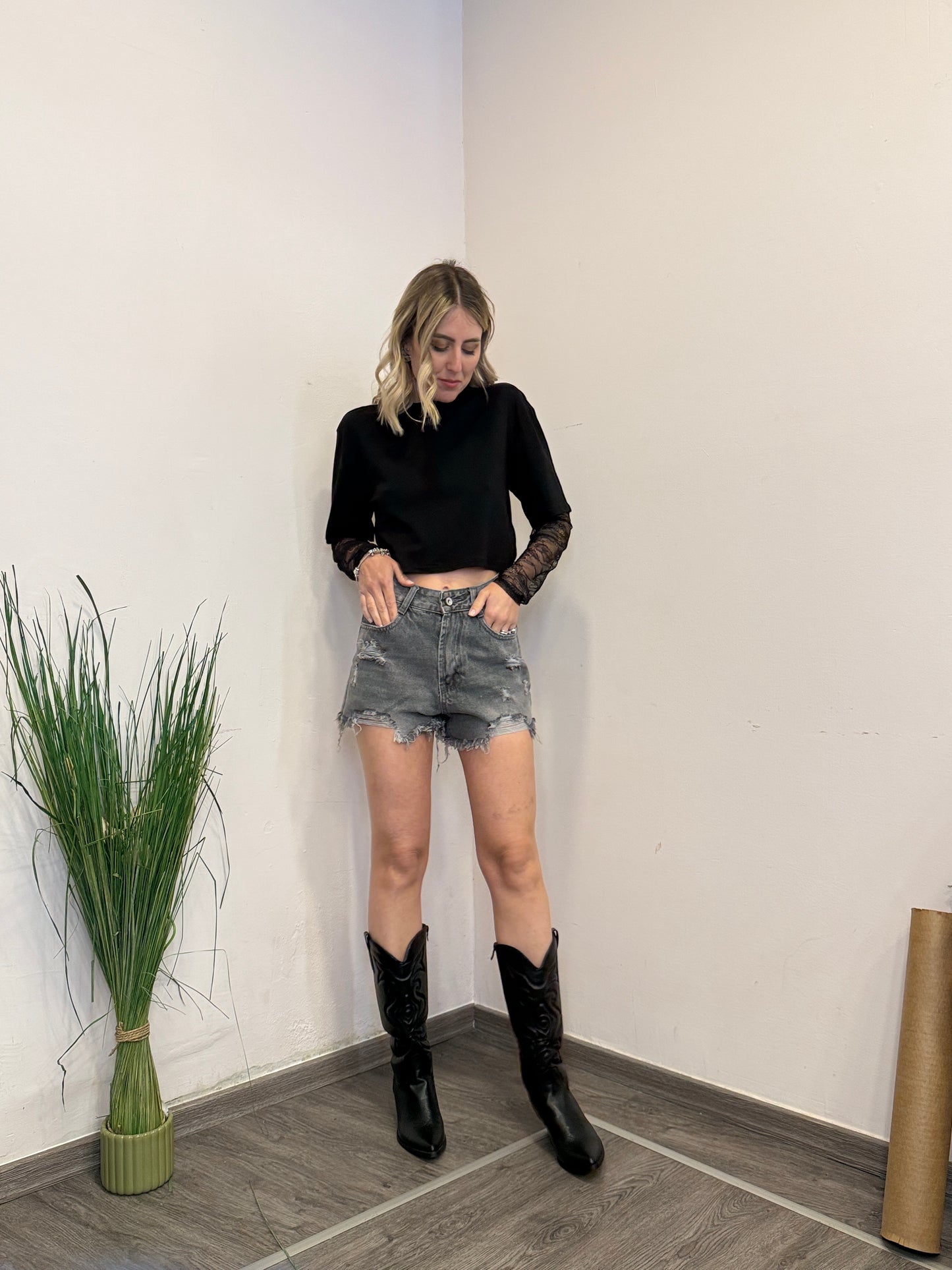 Jeans corti strappi grey