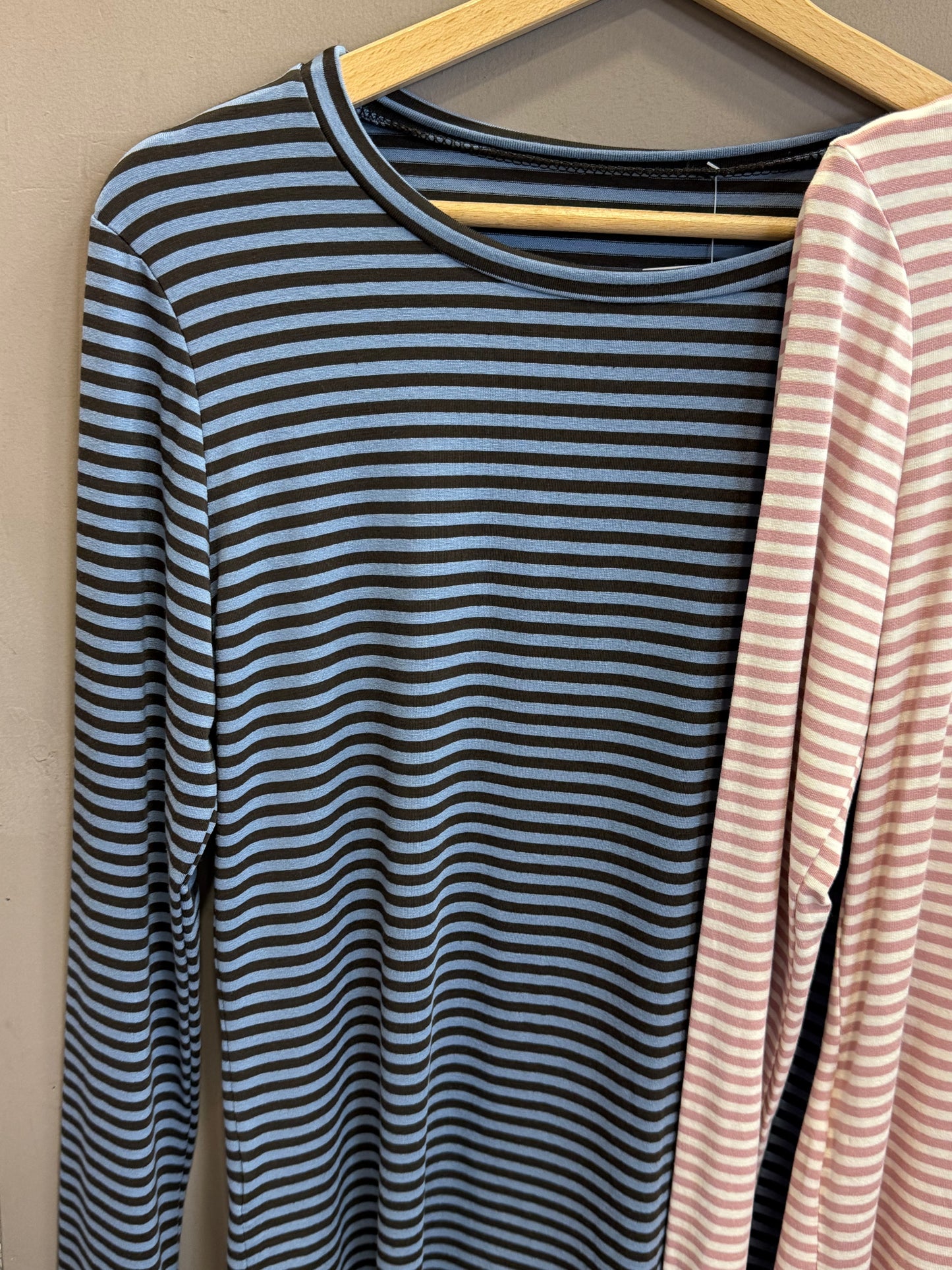 Maglia rigata girocollo