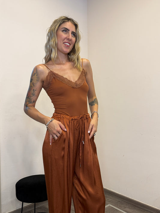 Canotta con pizzo ruggine