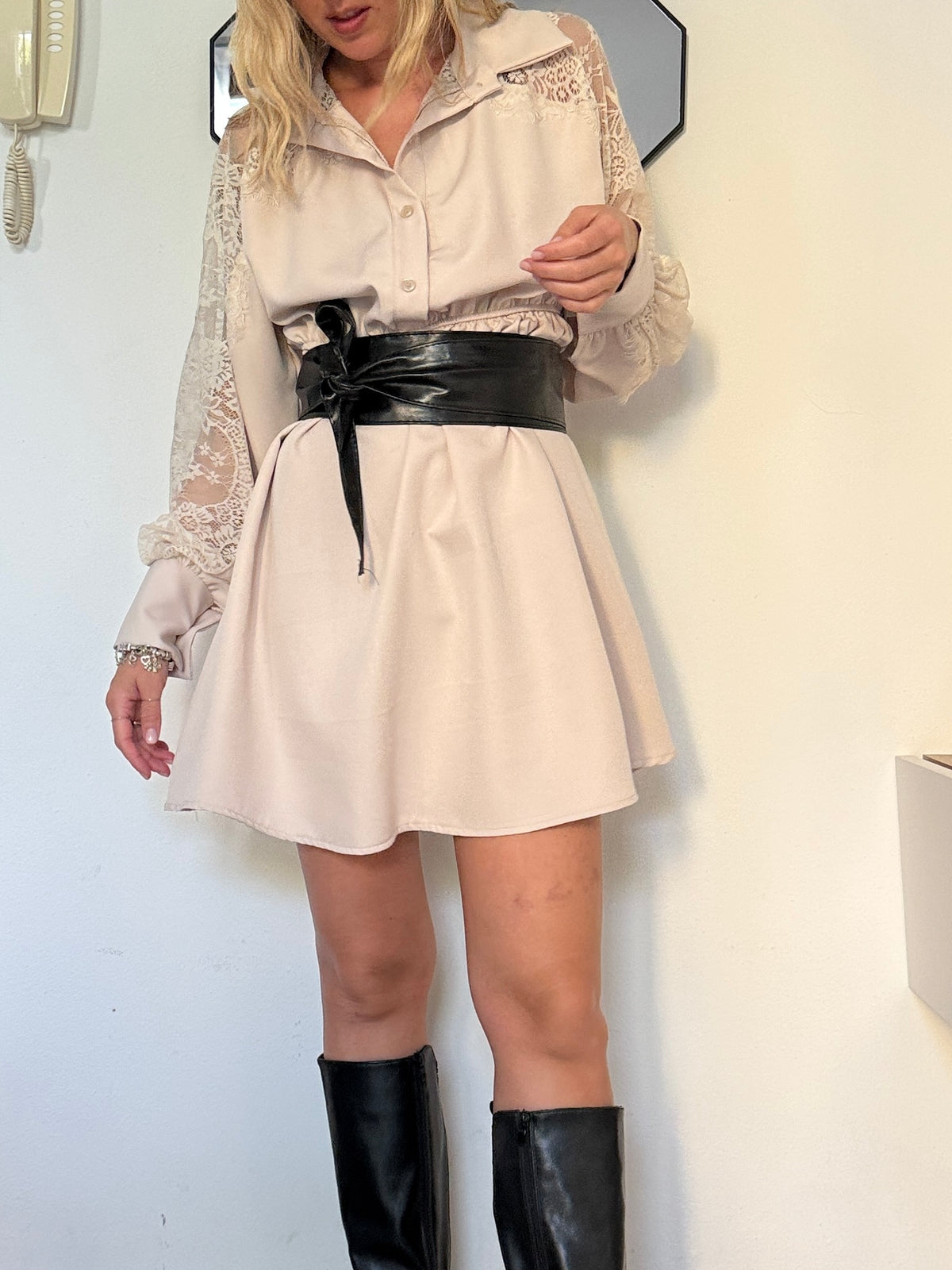 Abito con manica in pizzo