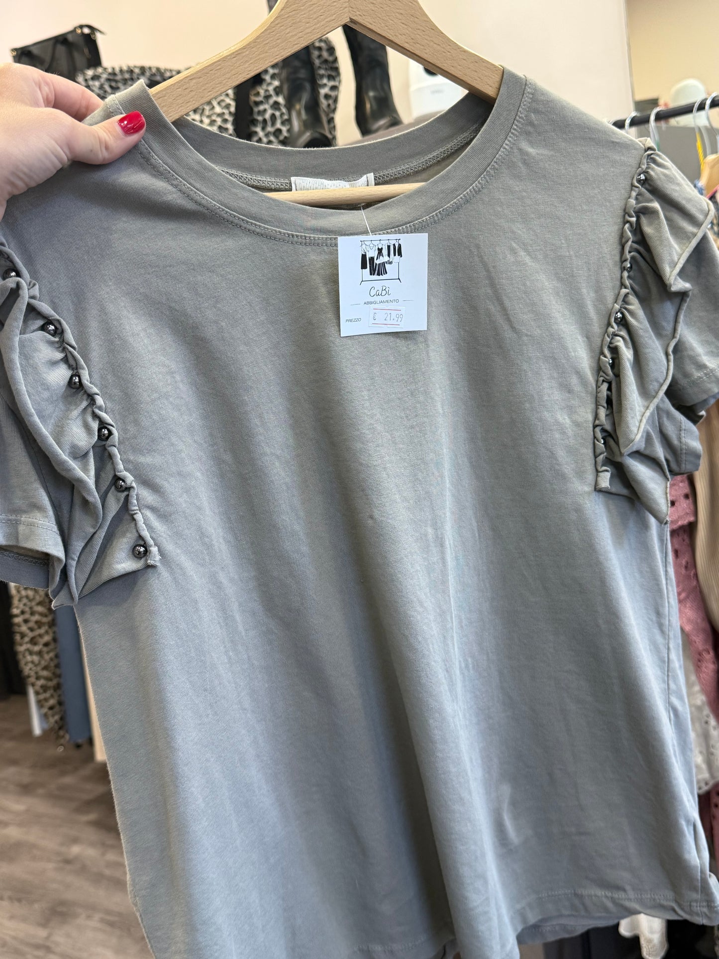 T-shirt frappa borchie