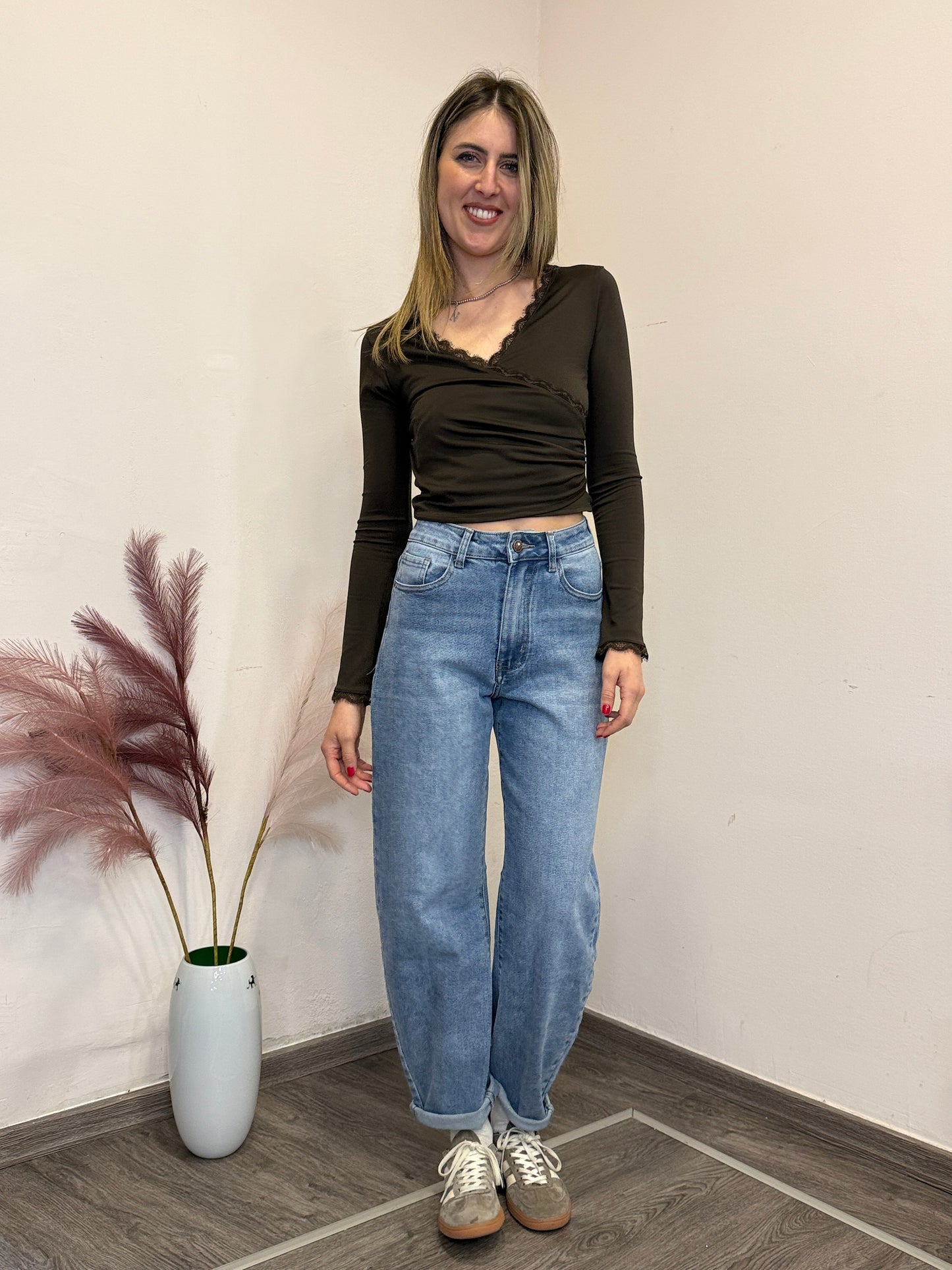 Top con scollo pizzo