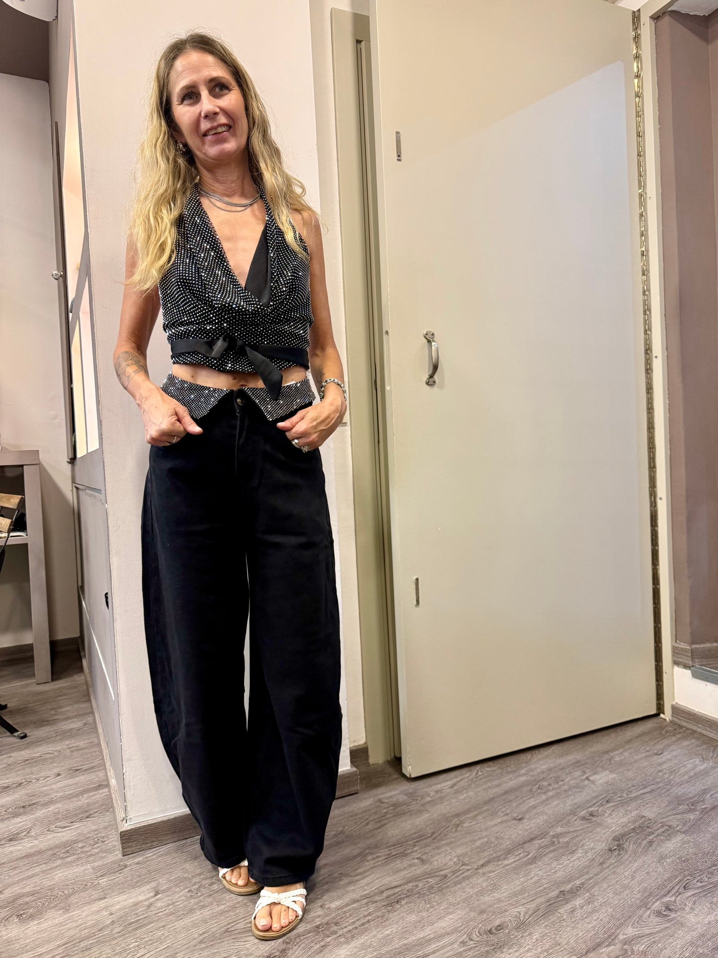Jeans con risvolto strass