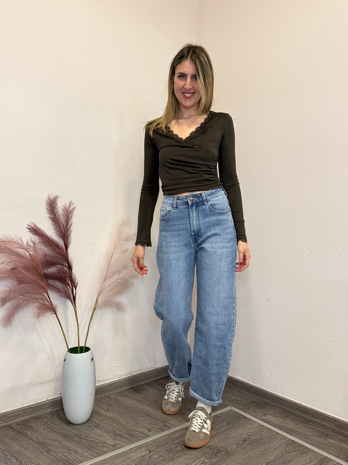 Top con scollo pizzo