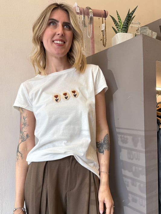 T-shirt ricamo tulipani