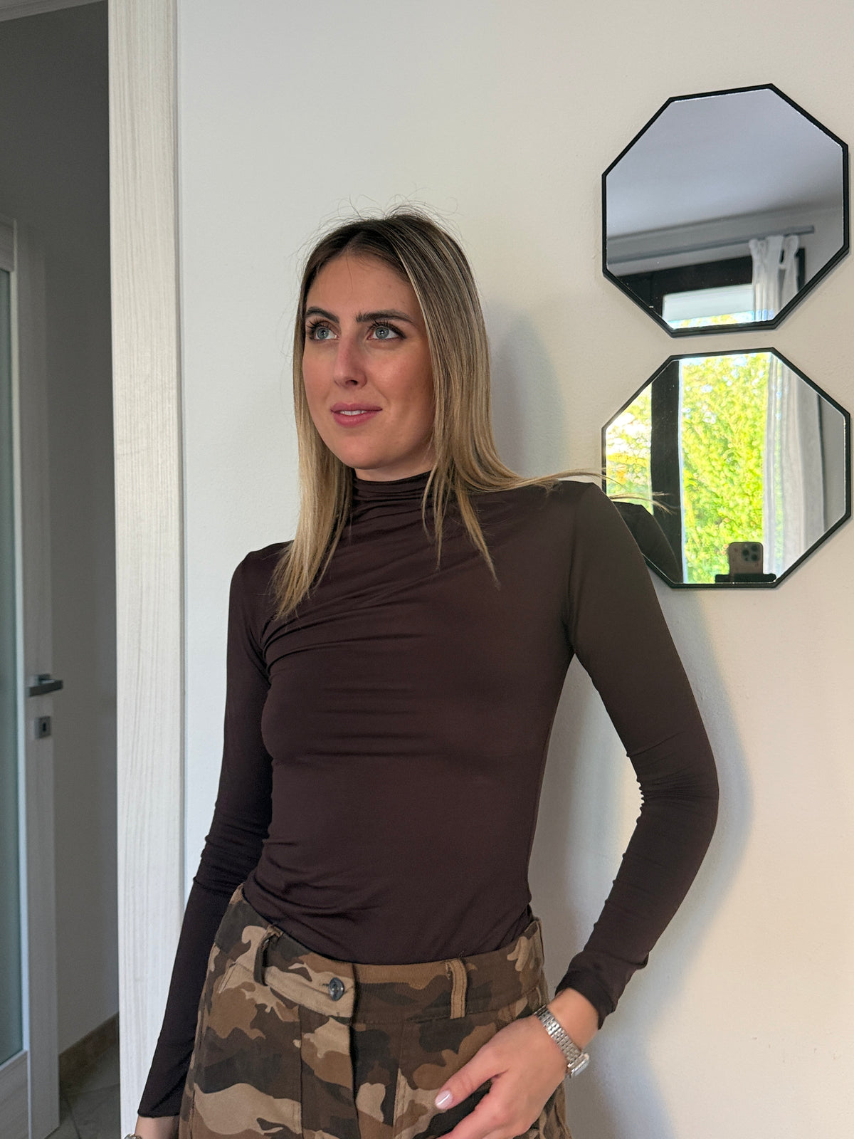 Maglia basica lycra collo marrone mbc551