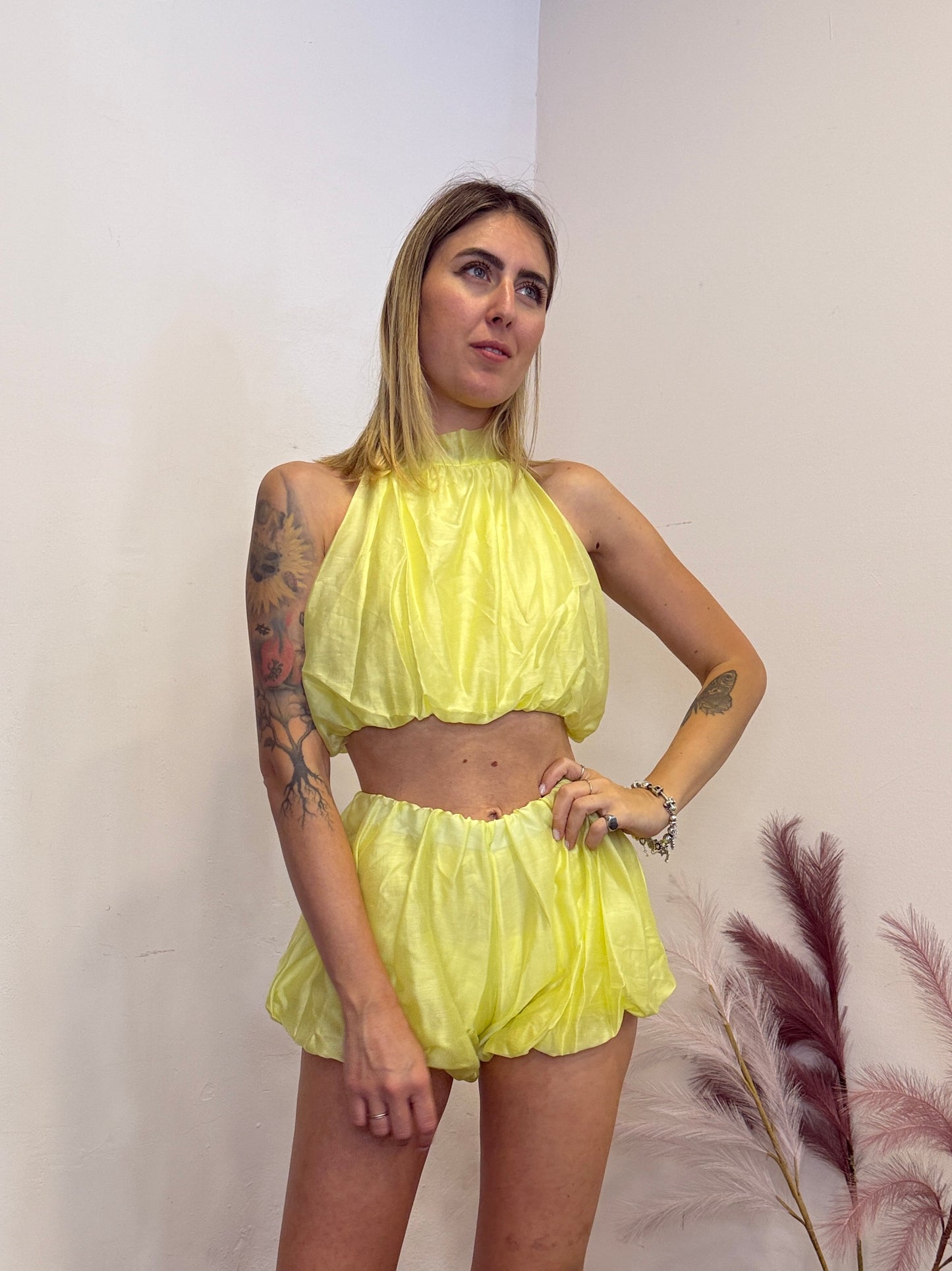 Completo Giallo con shorts