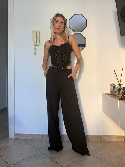 Completo black con pantaloni palazzo