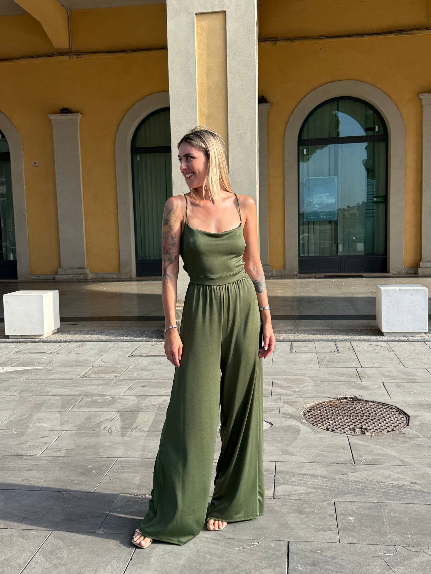 Tuta schiena nuda verde