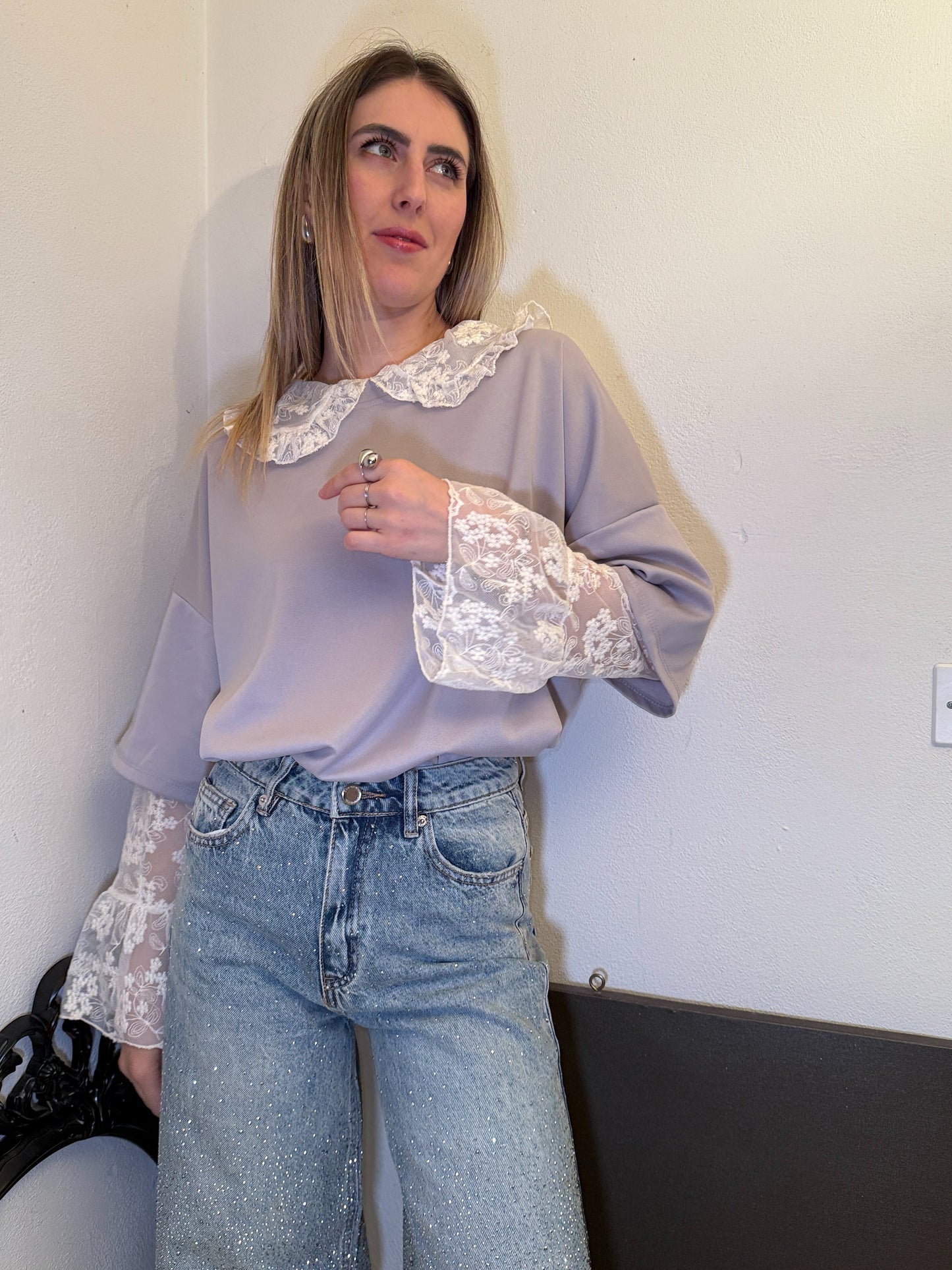 Maglia con colletto pizzo