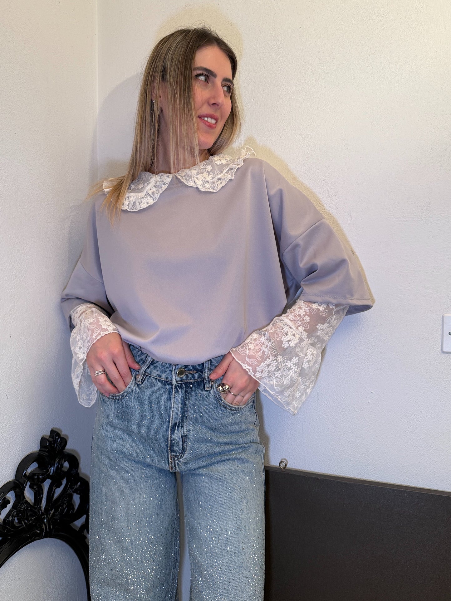Maglia con colletto pizzo