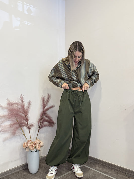 Pantaloni parachute verde
