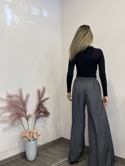 Pantaloni gonna con spilla