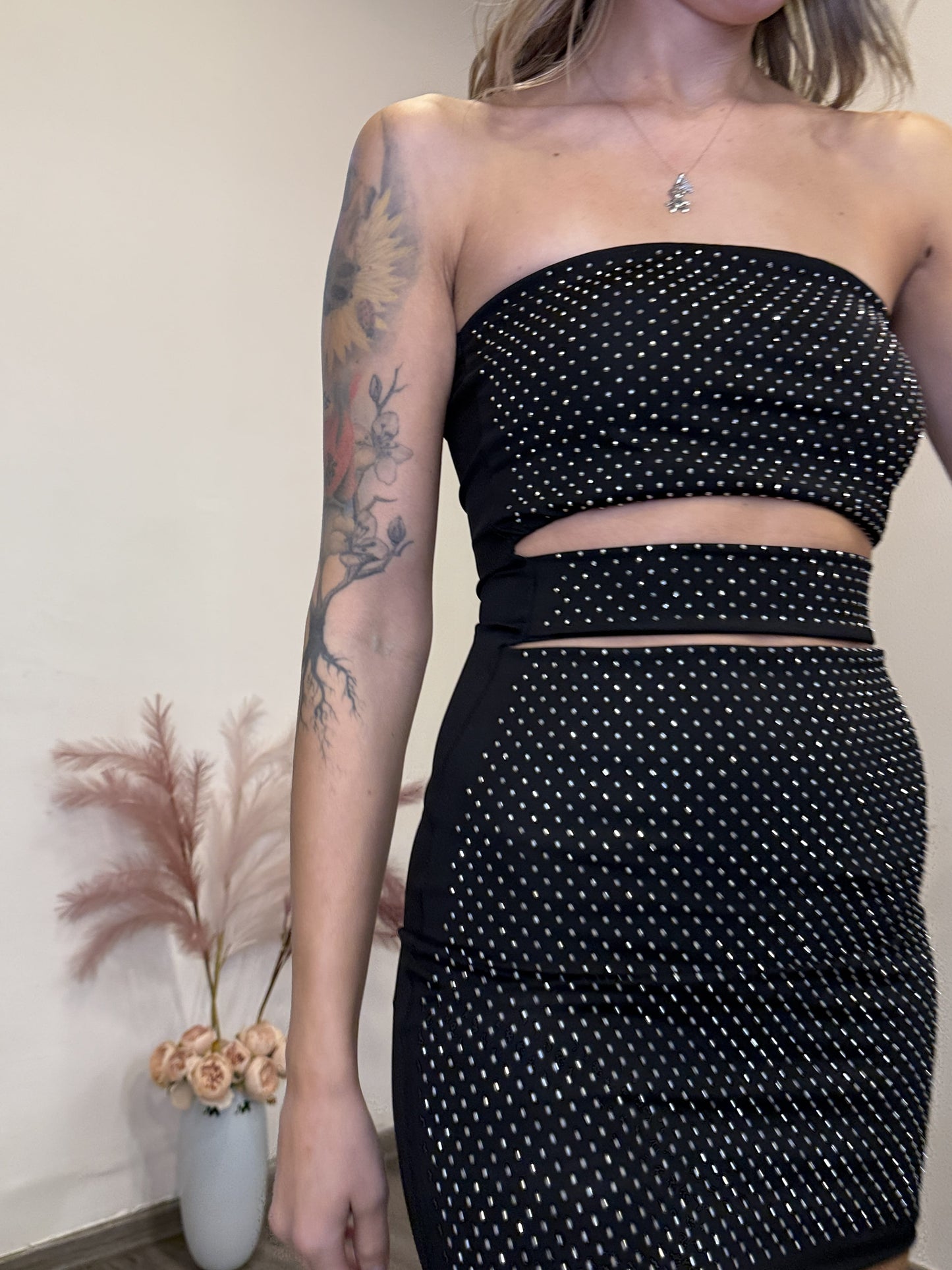 Abito aperture strass