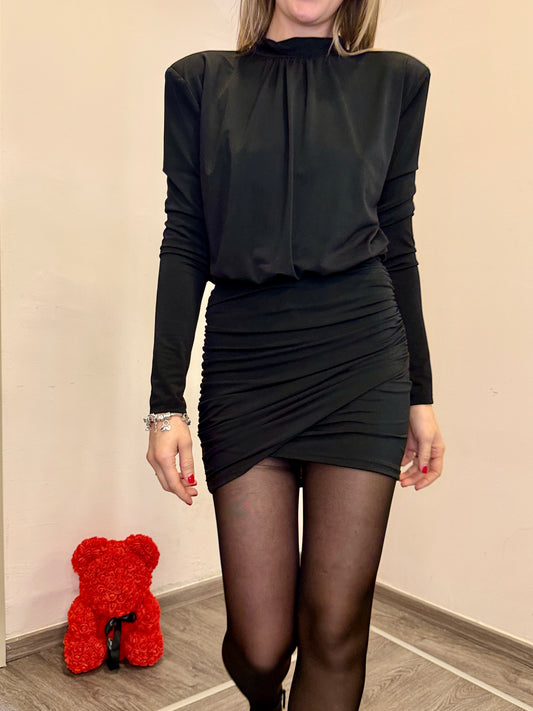 Abito con spalline imbottite